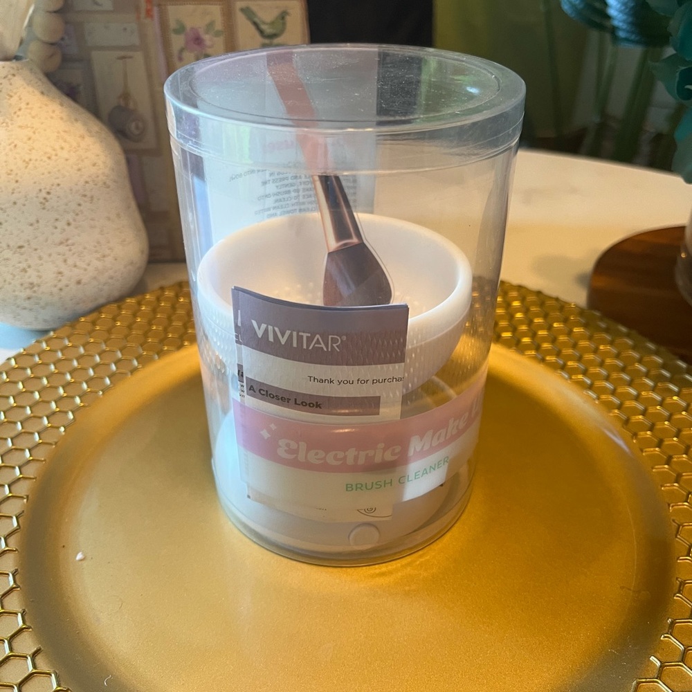 Vivitar Electric Makeup Brush Cleaner - White usb